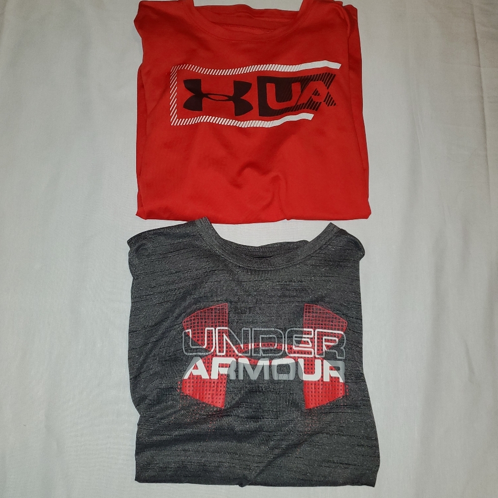 Boys youth extra large under armour t-shirts.